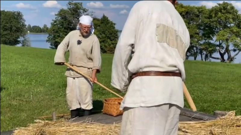 Что их жизнь игра и кто такие "игроки"!