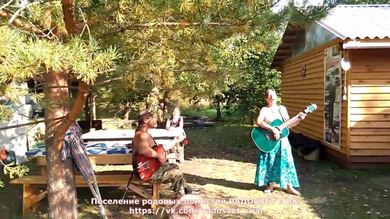 Наталья Котова с песней Россия на семинаре Родовая нить в Родовом поселении Радосвет