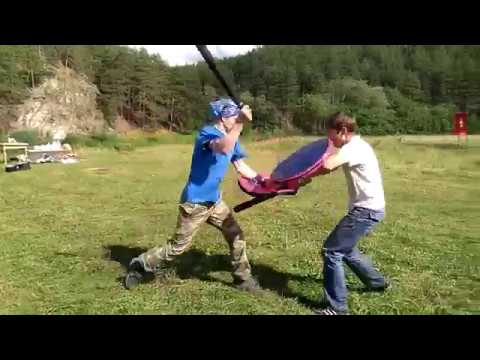 Молодецкие забавы - бои на тренировочных мечах на празднике День Перуна в общине Сварожич