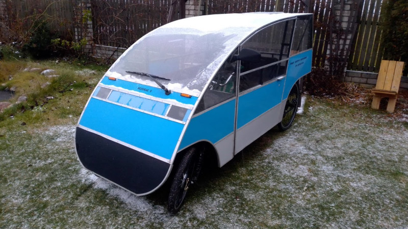 Веломобиль для деревни, идет снег, на улице мороз. Velomobile for the village, it's snowing