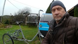 Веломобиль для любой погоды из трехколесного велосипеда