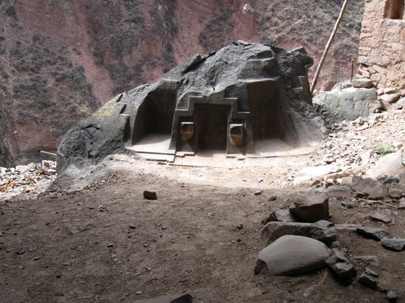 Невероятные артефакты працивилизации найдены в подземных пещерах Эквадора